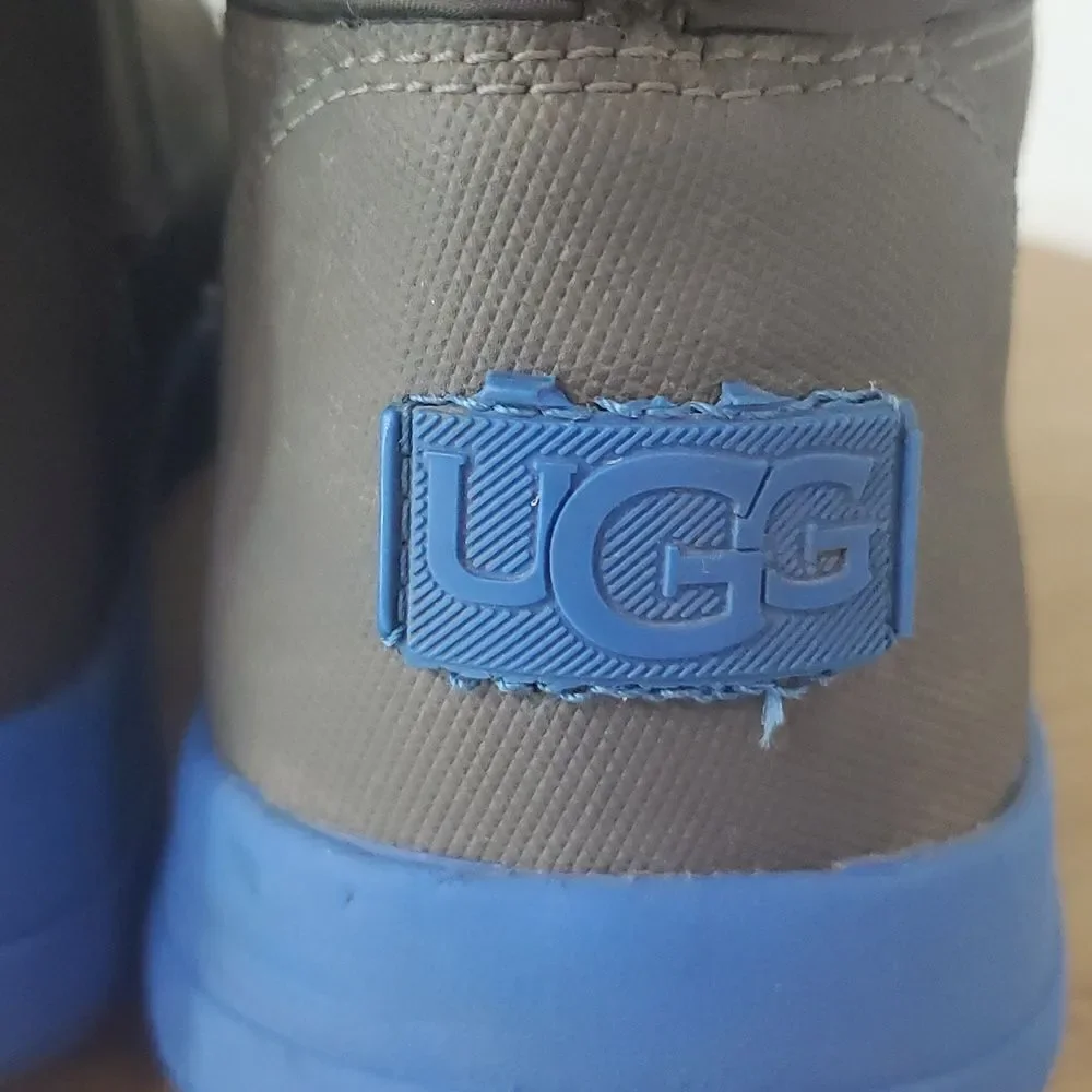 UGG Big Kids Toty Winter Weather Boot Grey Blue Size 4
